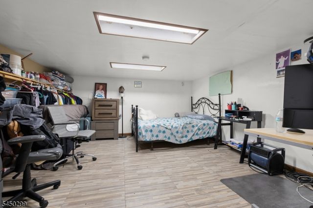 637 Myrtle St, Elizabeth City, NJ 07202