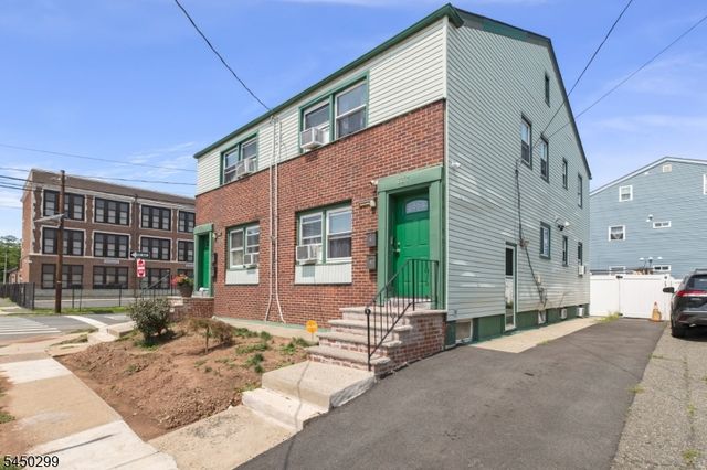 637 Myrtle St, Elizabeth City, NJ 07202