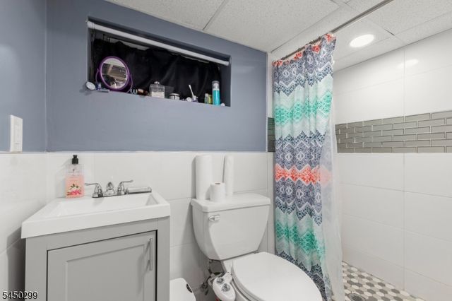 637 Myrtle St, Elizabeth City, NJ 07202