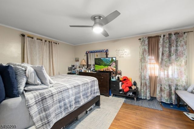 637 Myrtle St, Elizabeth City, NJ 07202