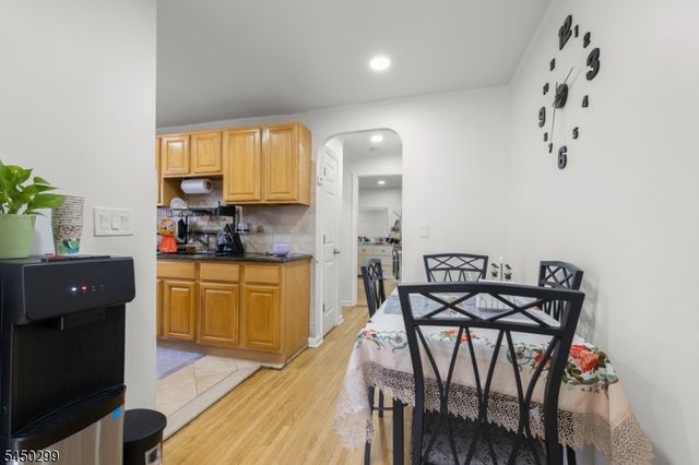 637 Myrtle St, Elizabeth City, NJ 07202