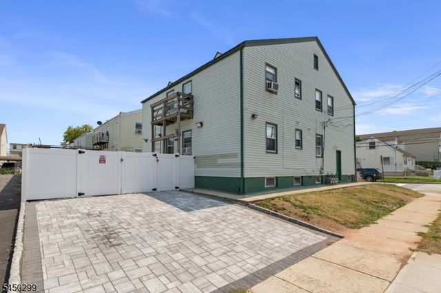 637 Myrtle St, Elizabeth City, NJ 07202