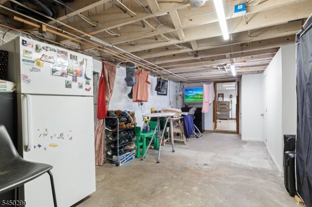 637 Myrtle St, Elizabeth City, NJ 07202