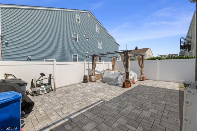 637 Myrtle St, Elizabeth City, NJ 07202