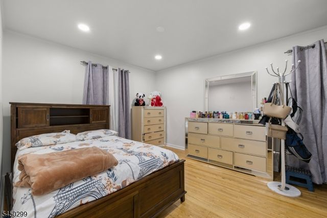 637 Myrtle St, Elizabeth City, NJ 07202