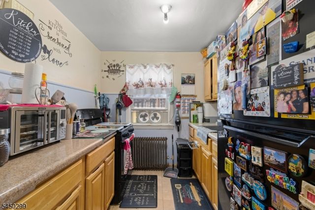 637 Myrtle St, Elizabeth City, NJ 07202