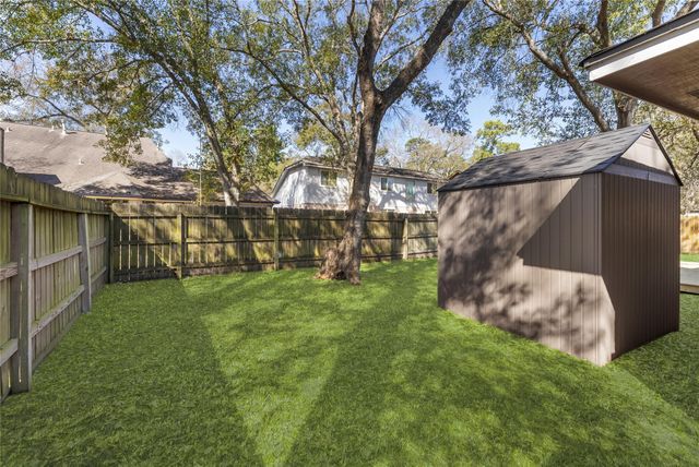 43 Country Forest Court, The Woodlands, TX 77380