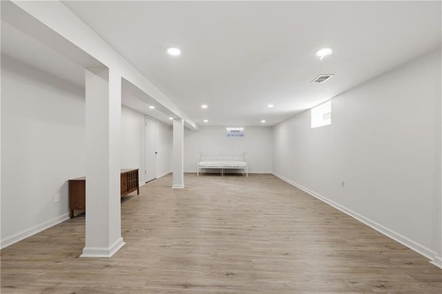 8108 W 72nd Street, Overland Park, KS 66204