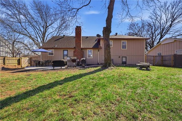 8108 W 72nd Street, Overland Park, KS 66204