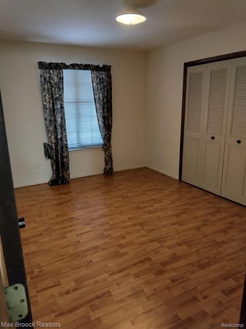 69 Meadow Wood Drive, Rochester Hills, MI 48307