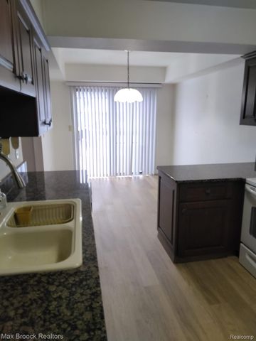 69 Meadow Wood Drive, Rochester Hills, MI 48307