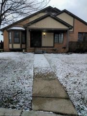 69 Meadow Wood Drive, Rochester Hills, MI 48307