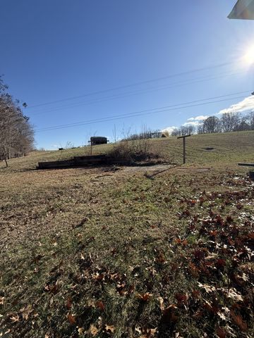 2352 Spring Creek Rd, Lafayette, TN 37083