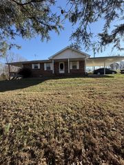 2352 Spring Creek Rd, Lafayette, TN 37083