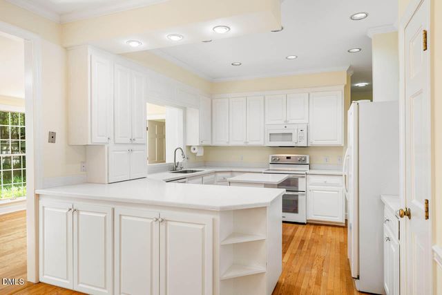 2 Foxridge Road, Chapel Hill, NC 27514