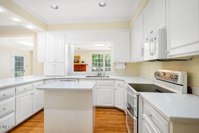 2 Foxridge Road, Chapel Hill, NC 27514