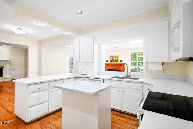 2 Foxridge Road, Chapel Hill, NC 27514