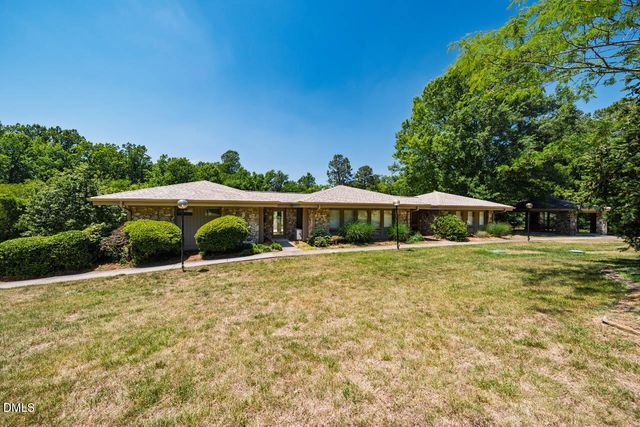 2 Foxridge Road, Chapel Hill, NC 27514