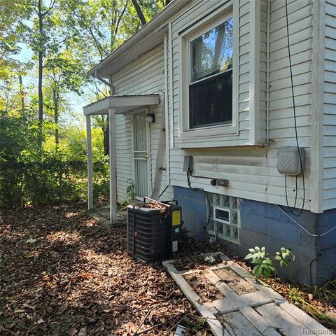 13940 Dolphin Street, Detroit, MI 48223
