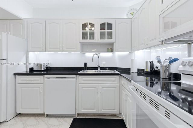 4330 Hillcrest Dr 916, Hollywood, FL 33021
