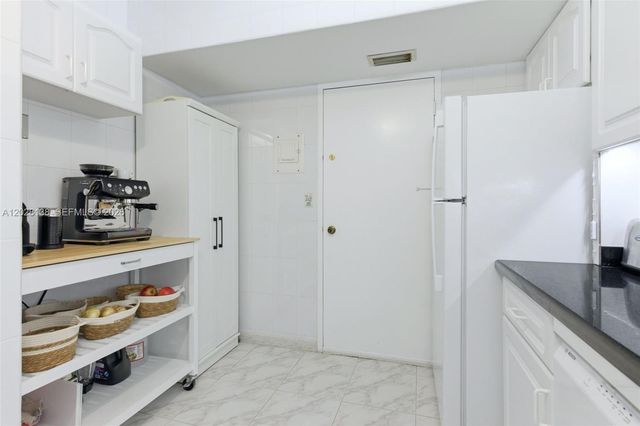 4330 Hillcrest Dr 916, Hollywood, FL 33021