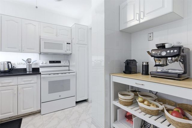 4330 Hillcrest Dr 916, Hollywood, FL 33021