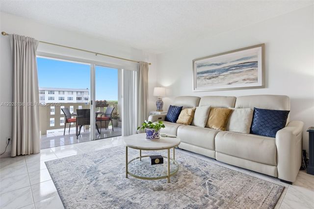 4330 Hillcrest Dr 916, Hollywood, FL 33021