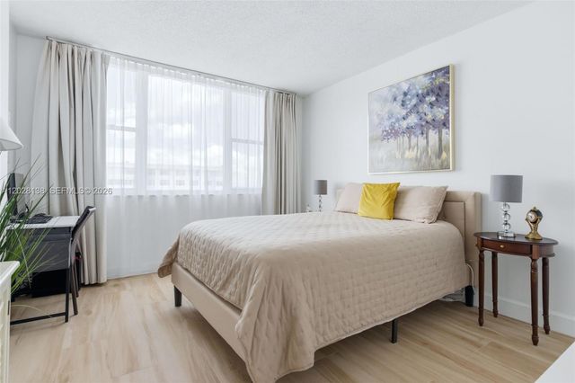 4330 Hillcrest Dr 916, Hollywood, FL 33021