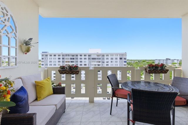 4330 Hillcrest Dr 916, Hollywood, FL 33021