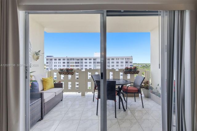 4330 Hillcrest Dr 916, Hollywood, FL 33021