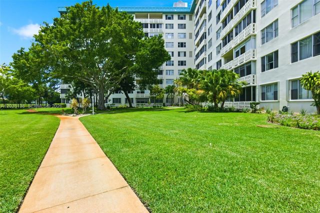 4330 Hillcrest Dr 916, Hollywood, FL 33021