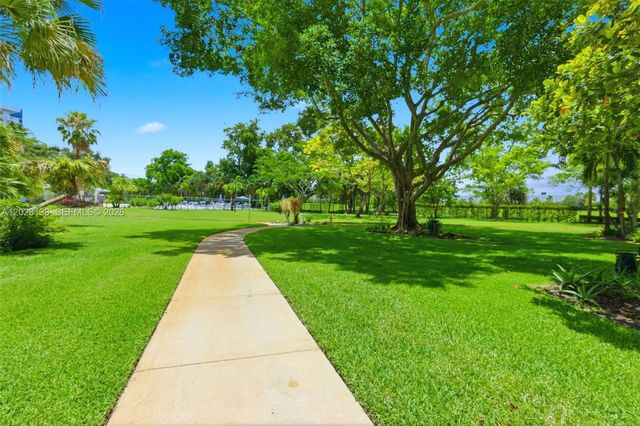 4330 Hillcrest Dr 916, Hollywood, FL 33021