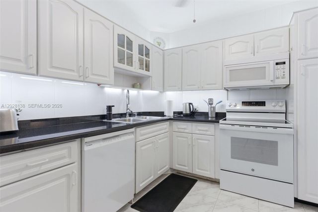 4330 Hillcrest Dr 916, Hollywood, FL 33021