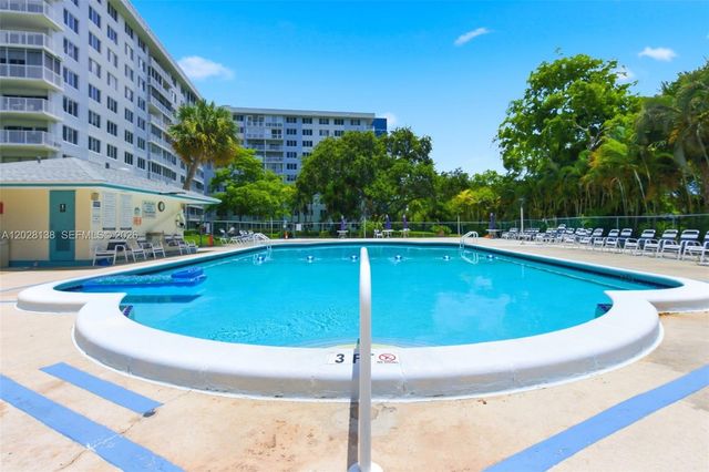 4330 Hillcrest Dr 916, Hollywood, FL 33021