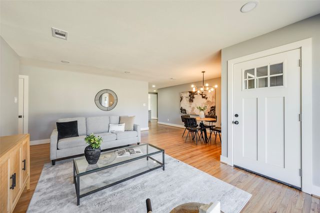 10136 San Juan Avenue, Dallas, TX 75228