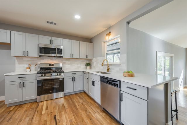 10136 San Juan Avenue, Dallas, TX 75228