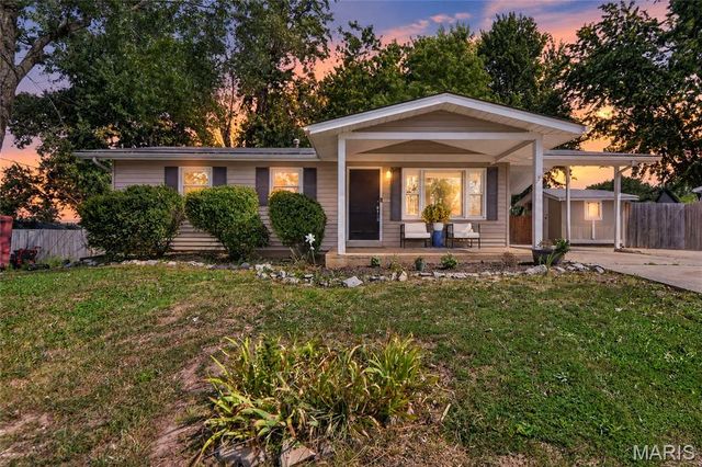 214 Oakridge Lane, Lake St Louis, MO 63367