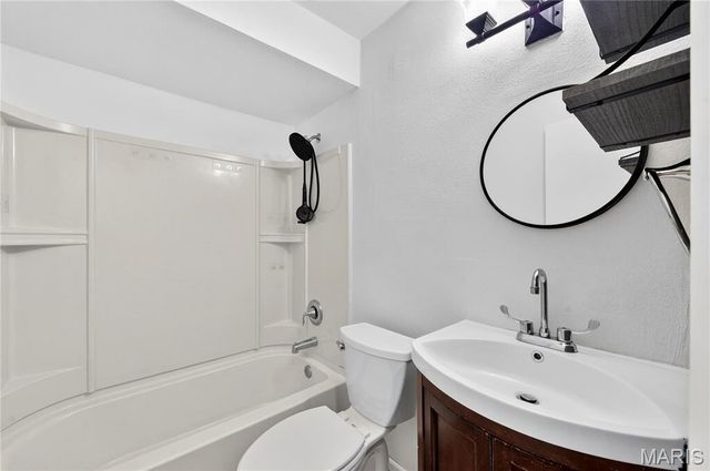 214 Oakridge Lane, Lake St Louis, MO 63367