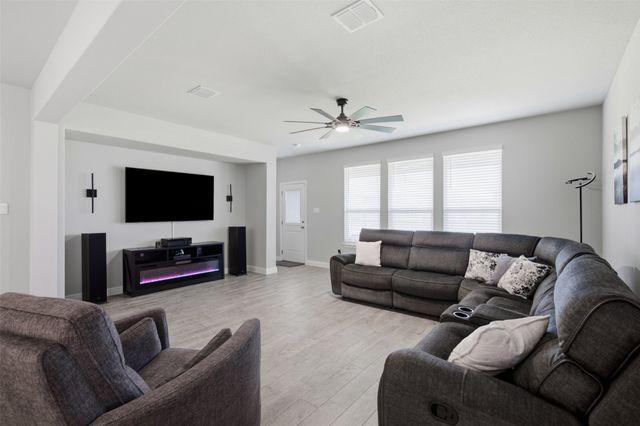 5213 Crystal Lake Avenue, Krum, TX 76249