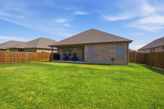 5213 Crystal Lake Avenue, Krum, TX 76249
