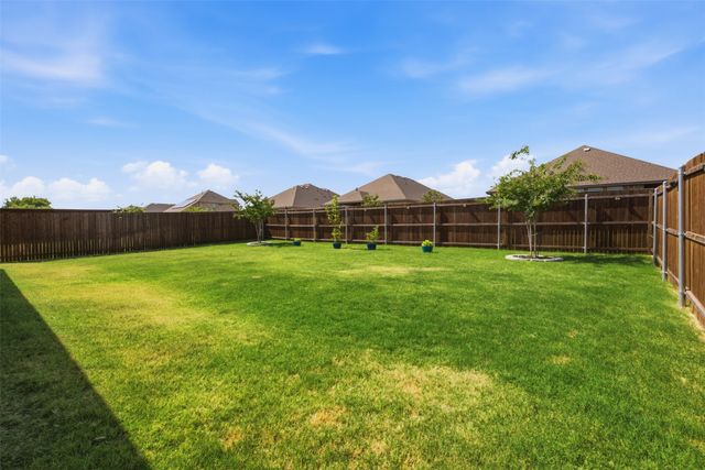5213 Crystal Lake Avenue, Krum, TX 76249
