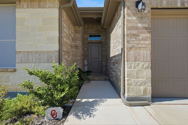 5213 Crystal Lake Avenue, Krum, TX 76249