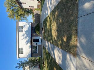 22011 E 10 Mile Road, Saint Clair Shores, MI 48080