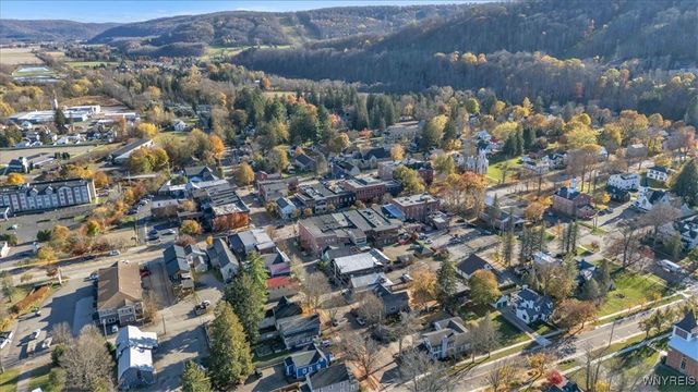 8 Monroe Street, Ellicottville, NY 14731