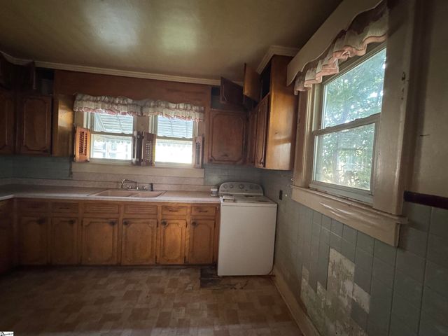 26 N Washington Avenue, Greenville, SC 29611