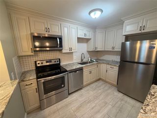 32013 W 12 Mile Road 213, Farmington Hills, MI 48334