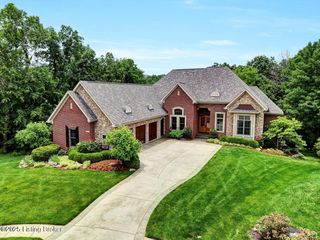 8701 Summit Ridge Dr, Louisville, KY 40241