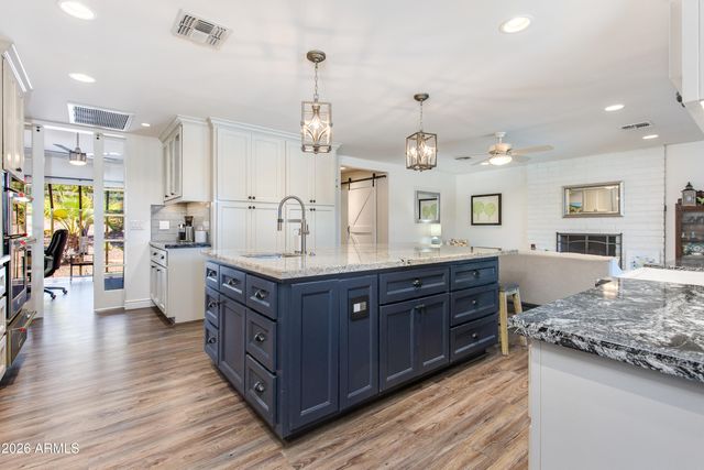 925 E WALTANN Lane, Phoenix, AZ 85022
