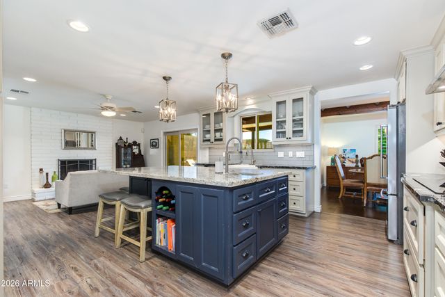 925 E WALTANN Lane, Phoenix, AZ 85022