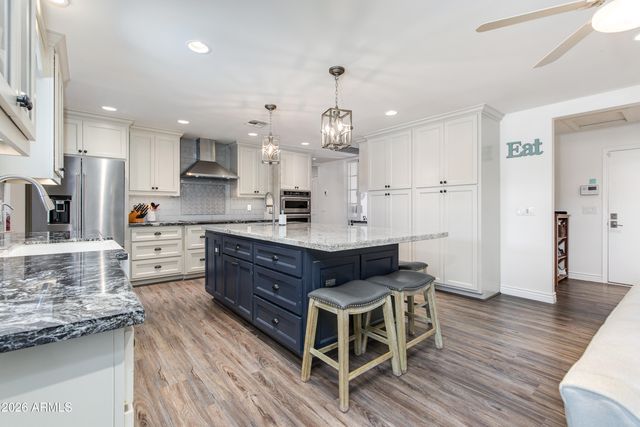 925 E WALTANN Lane, Phoenix, AZ 85022